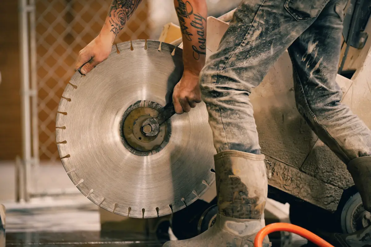 Diamond saw blade concrete cutting tool