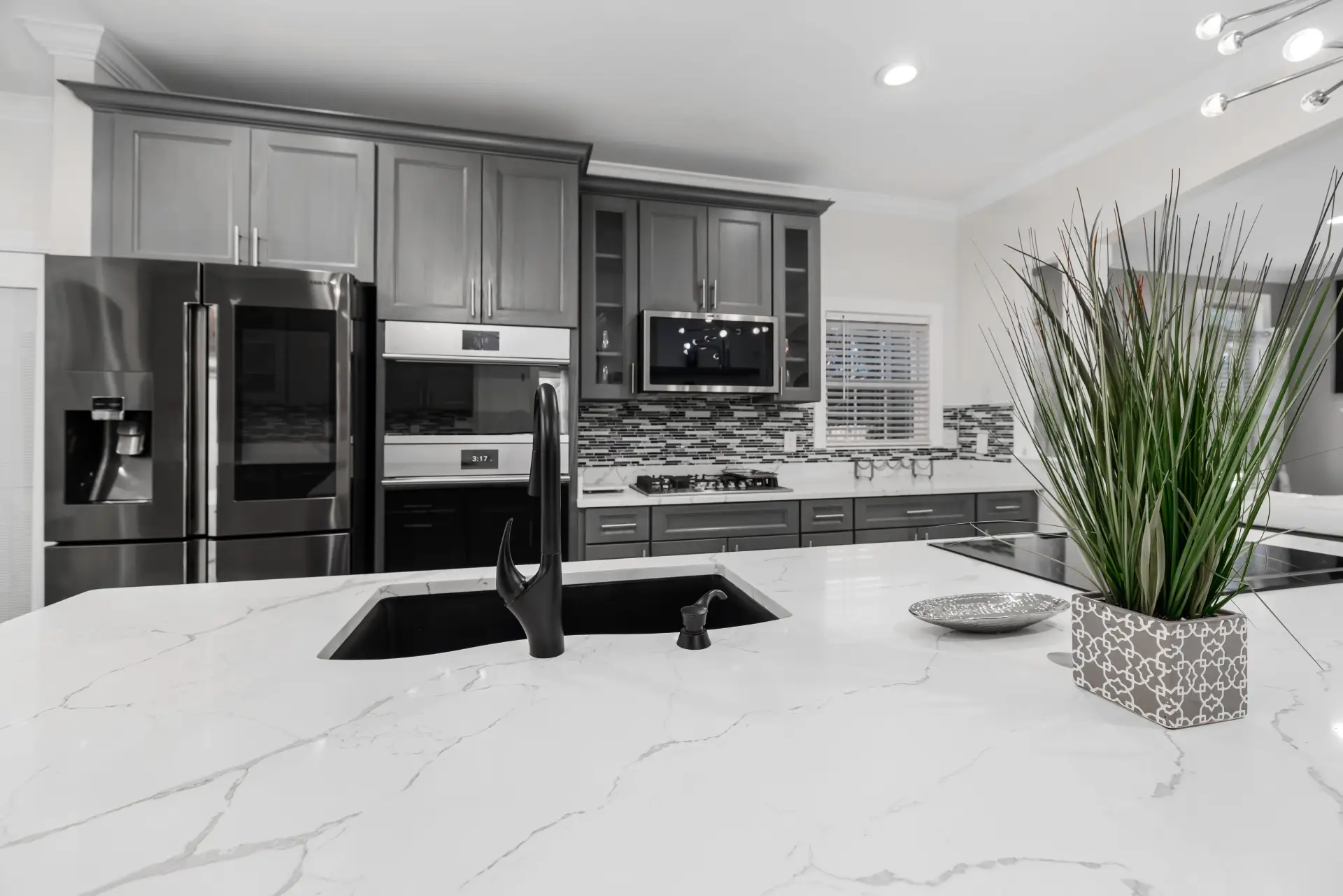 Modern kitchen with a marbled epoxy-look countertop